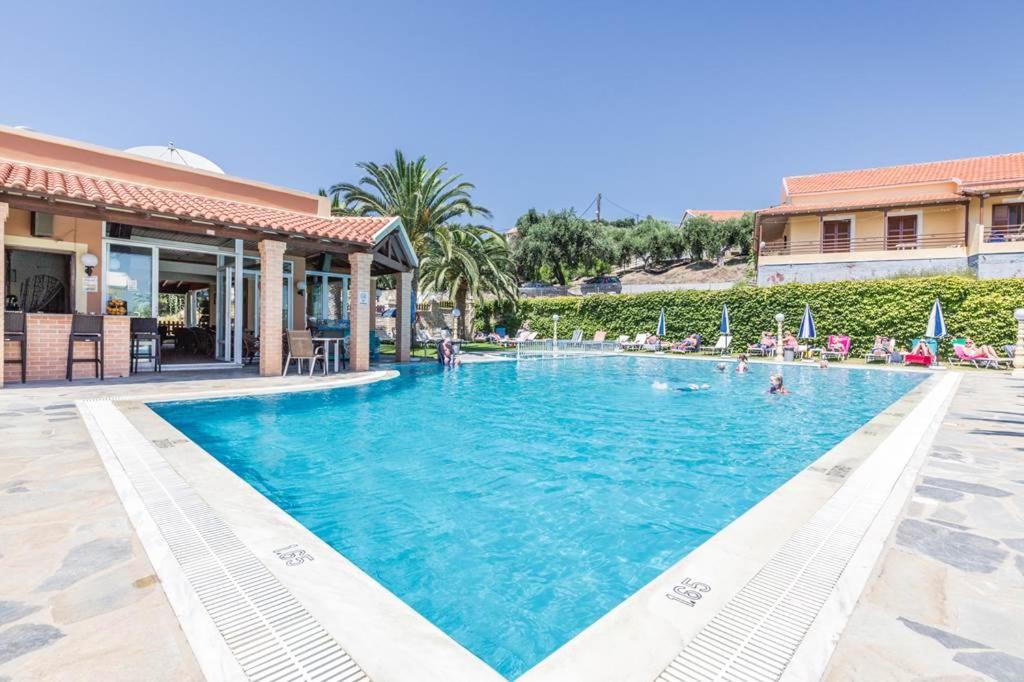 Kapetanios Apartments Agios Stefanos Avliotes  Eksteriør bilde