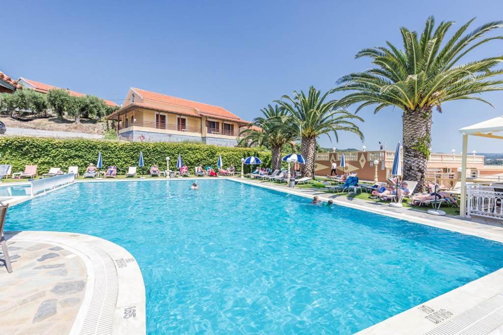 Kapetanios Apartments Agios Stefanos Avliotes  Eksteriør bilde