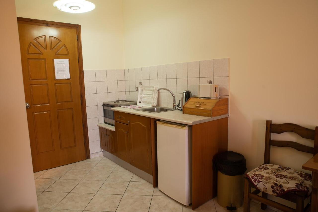 Kapetanios Apartments Agios Stefanos Avliotes  Eksteriør bilde
