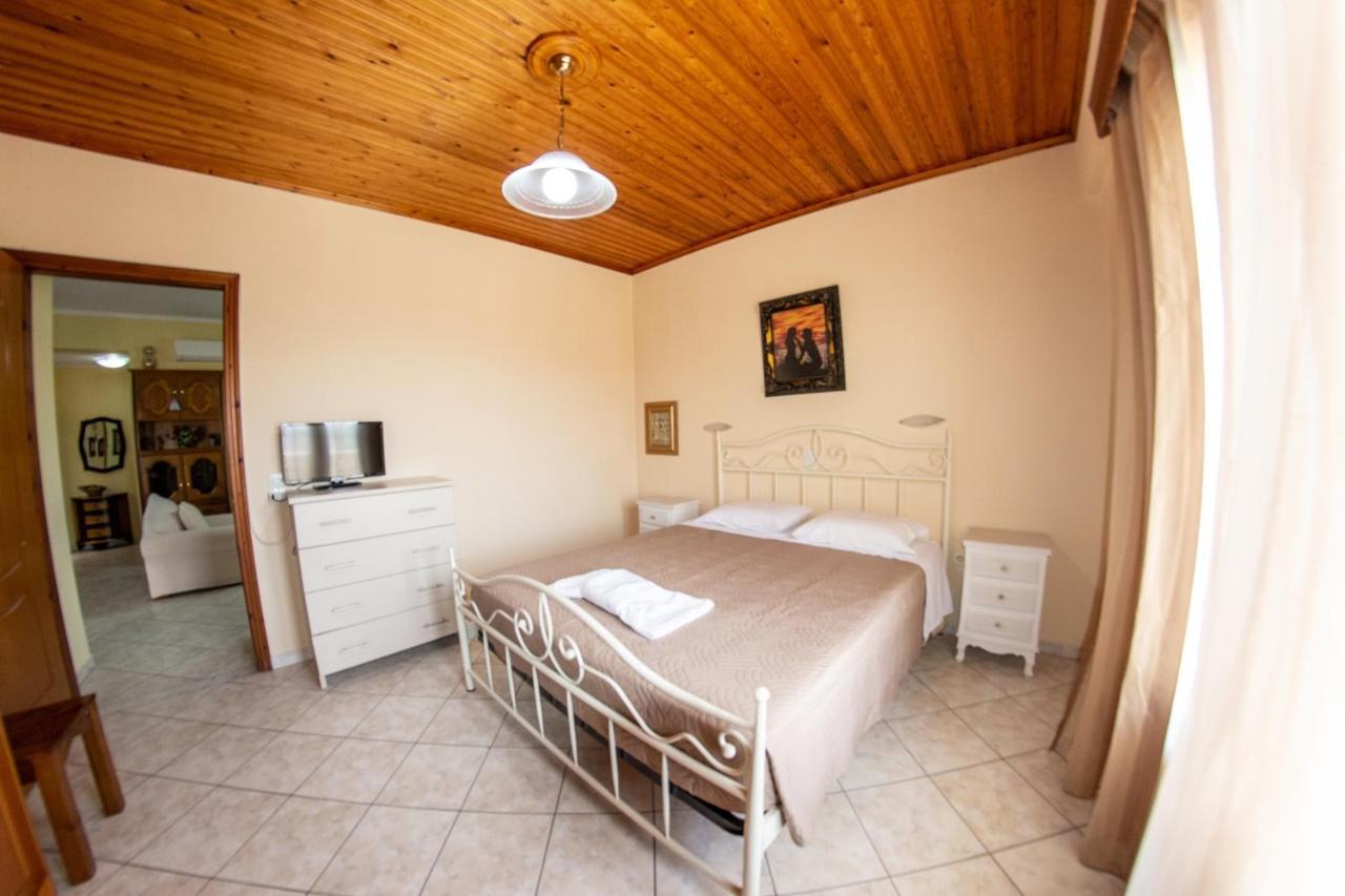 Kapetanios Apartments Agios Stefanos Avliotes  Eksteriør bilde